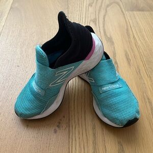Girls New Balance Fresh Foam Roav V1 Bungee Sneaker - Running Shoe - Blue, LK 12